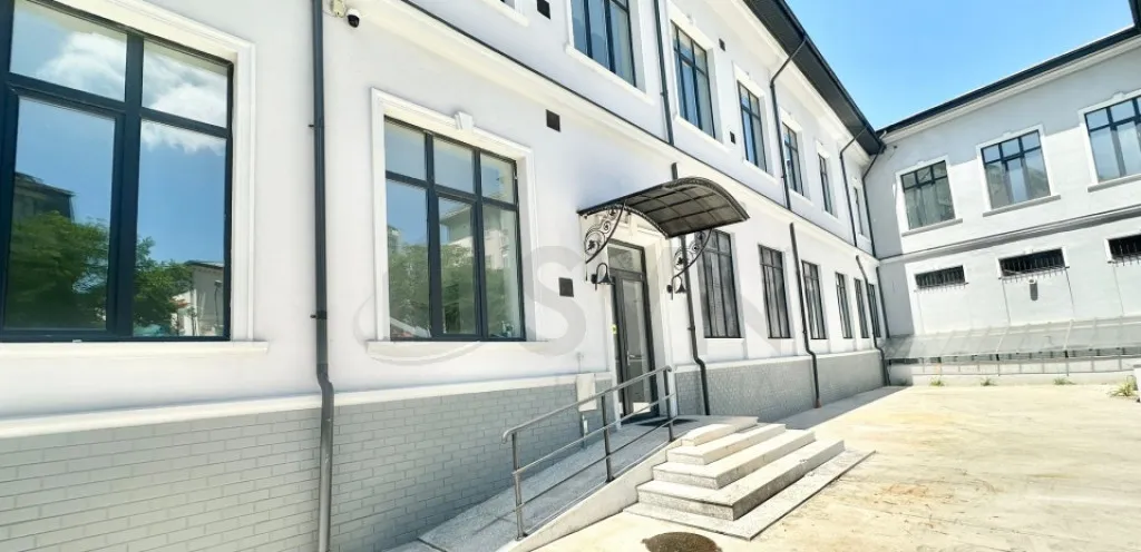 Cladire pretabil clinica l renovata si consolidata l parc