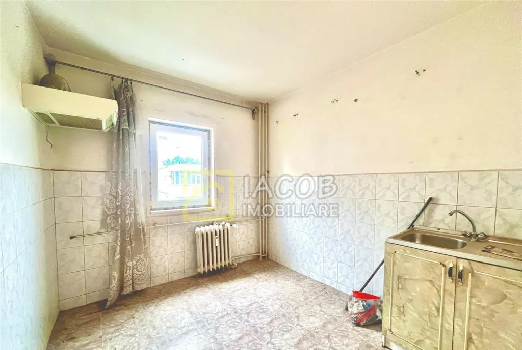 Str Neagoe Voda 3 camere etaj 3 Bacau