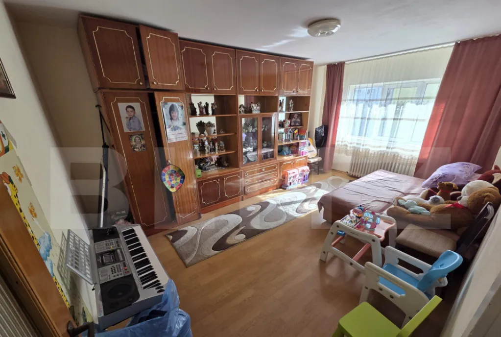 Apartament de vanzare 3 camere 65 mp zona Nord