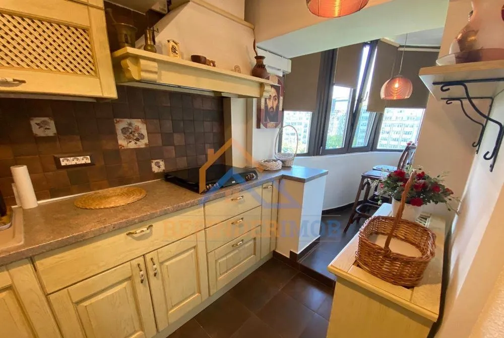 Blv Unirii apartament 2 camere vedere catre bulevard etaj intermediar