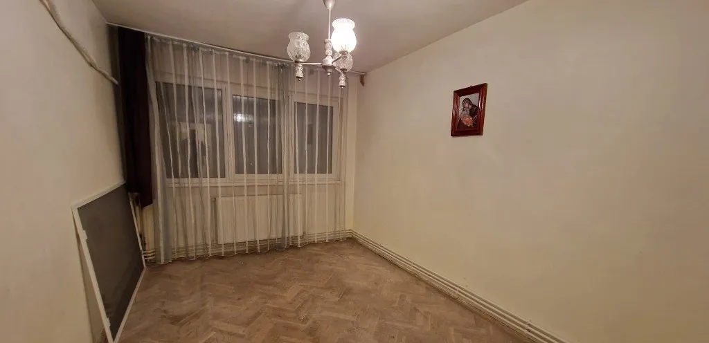Apartament 2 camere confort 1 Viziru 1 etaj 2/4 Liber