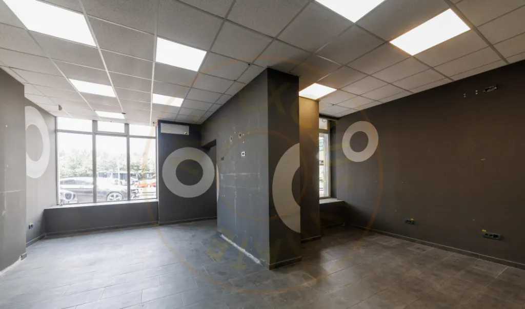 Spatiu Comercial 87 mp cu Vitrina si Trafic Intens - Ca
