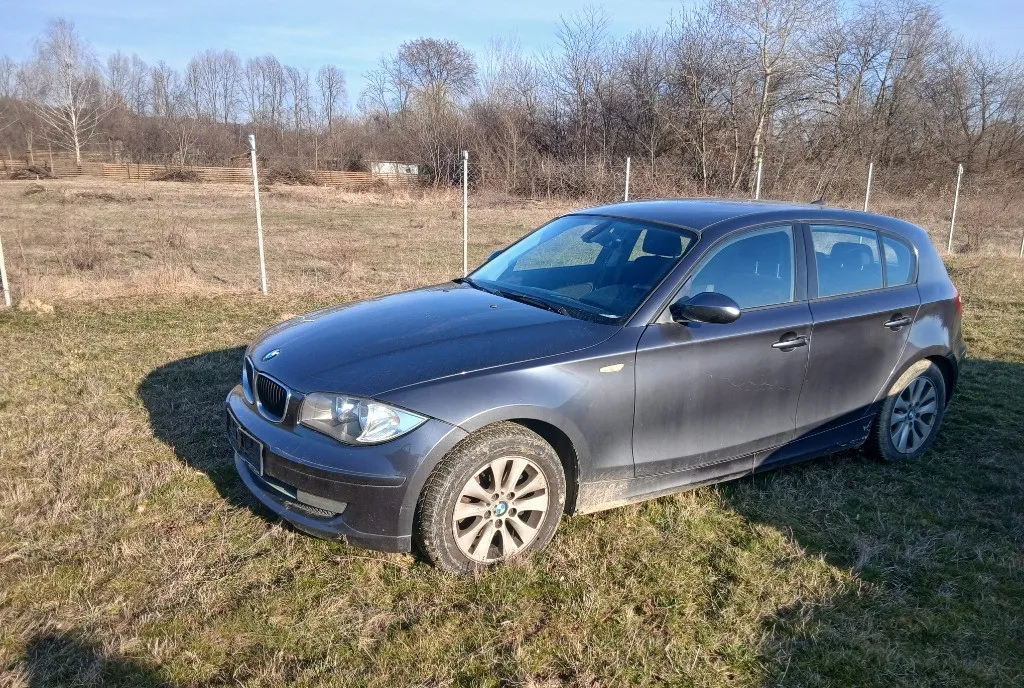 Bmw seria 1 2 0 carte service 229 000 km 2 800 eur