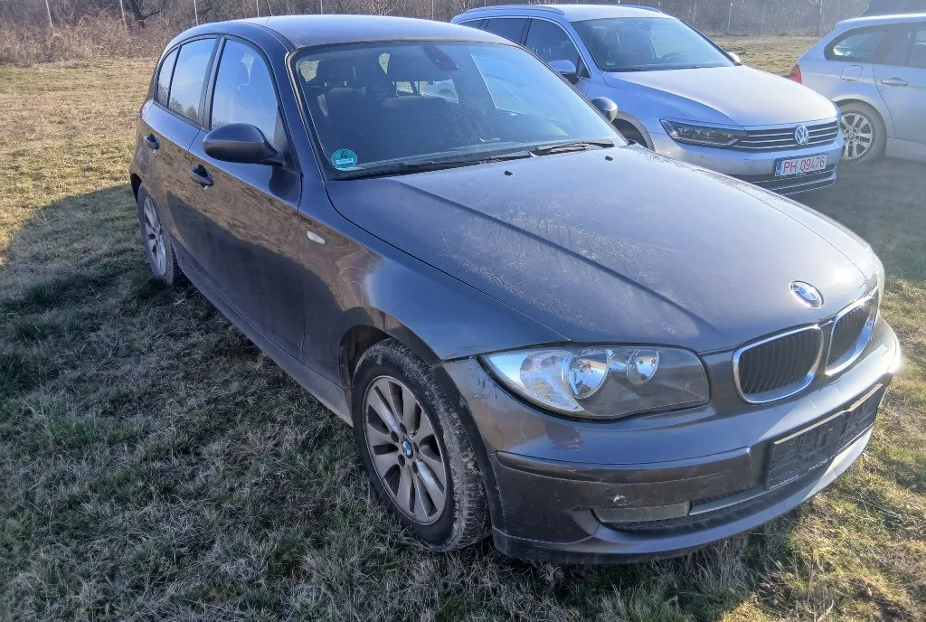 Bmw seria 1 2 0 carte service 229 000 km 2 800 eur