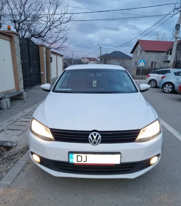 VW Jeta 1 6 TDi an 2014 AC- climatizare Euro 5 servo ABS ESP navigatie 4 300 eur