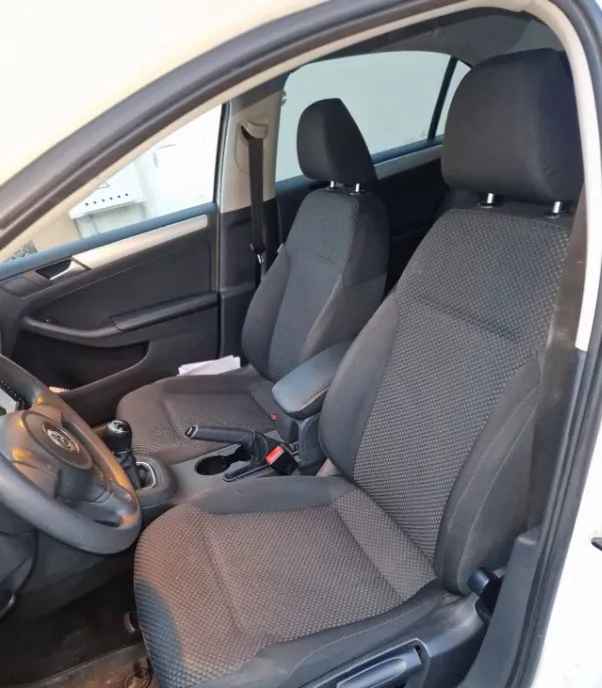 VW Jeta 1 6 TDi an 2014 AC- climatizare Euro 5 servo ABS ESP navigatie 4 300 eur