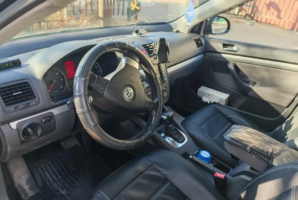 Volkswagen golf 5 automat 3 800 eur