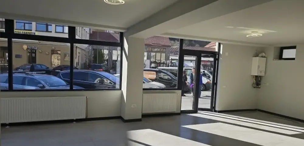 Inchiriez spatiu comercial 70mp Brasov 1 500euro