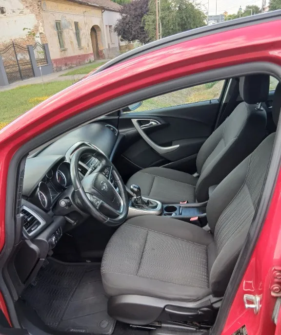 Opel astra j an 2011 1 6 klimatronic adus recent Germania 2 850 eur