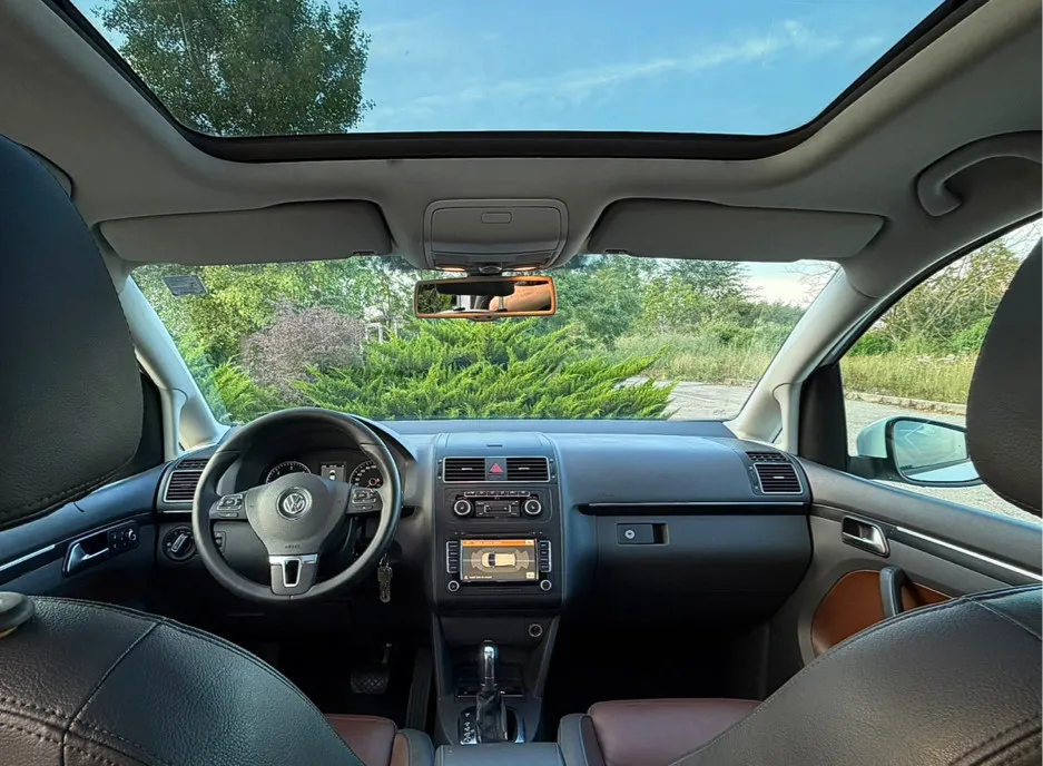 Volkswagen Touran 2 0 TDI 140 CP DSG Panoramic Piele Park Assist 2012 6 990 eur