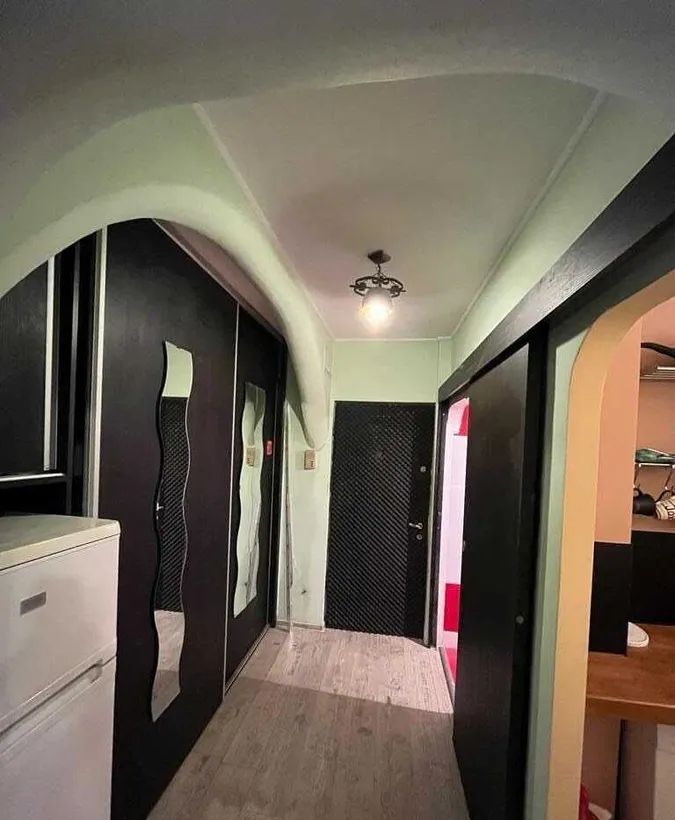 Garsoniera 2 minute metrou Tineretului utilata complet aer cond