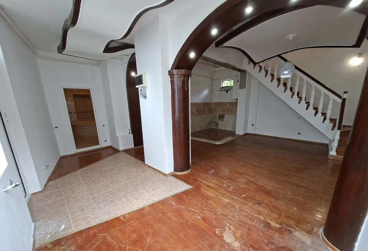 Piata Unirii Calea Calarasilor proprietar vand casa P M 4 camere