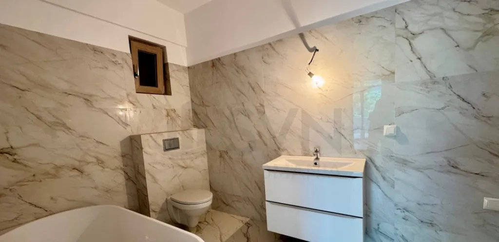 Penthouse 4 camere cu acces lift in apartament Iancului