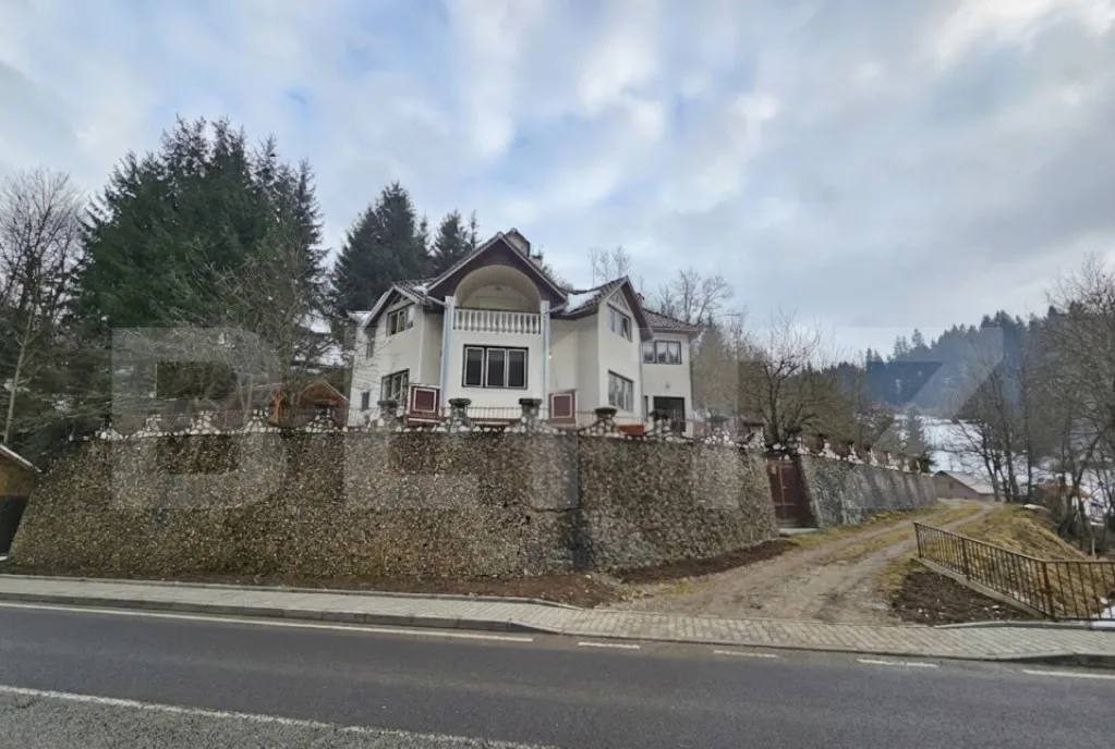 Casa la munte in Scarisoara - 286 mp teren 2 699 mp