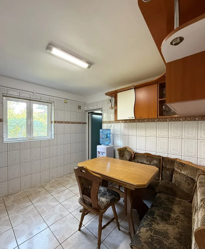 Muntele Mare casa cu 5 camere 200 mp 8 minute de metrou