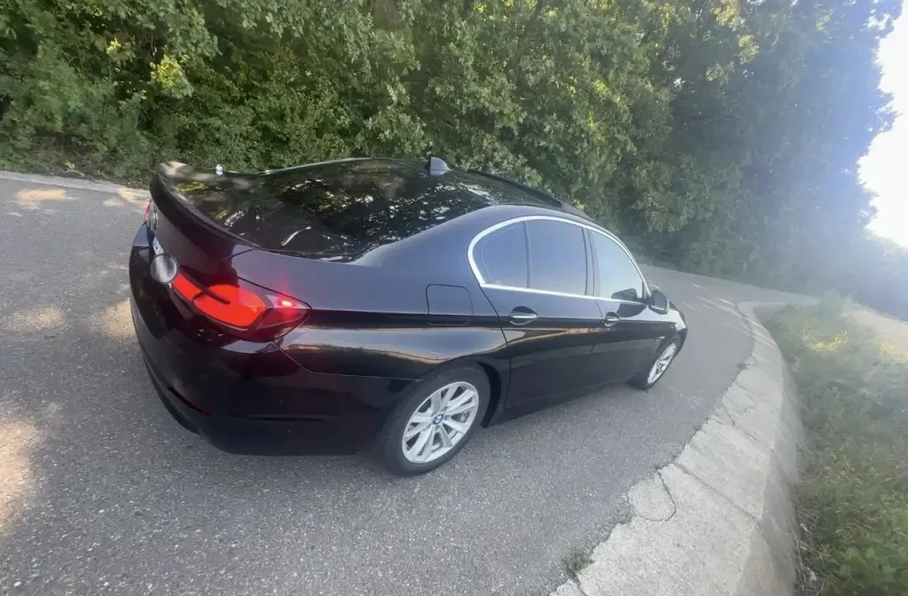 BMW Seria 5 F10 520d 11/2011 8 450 eur