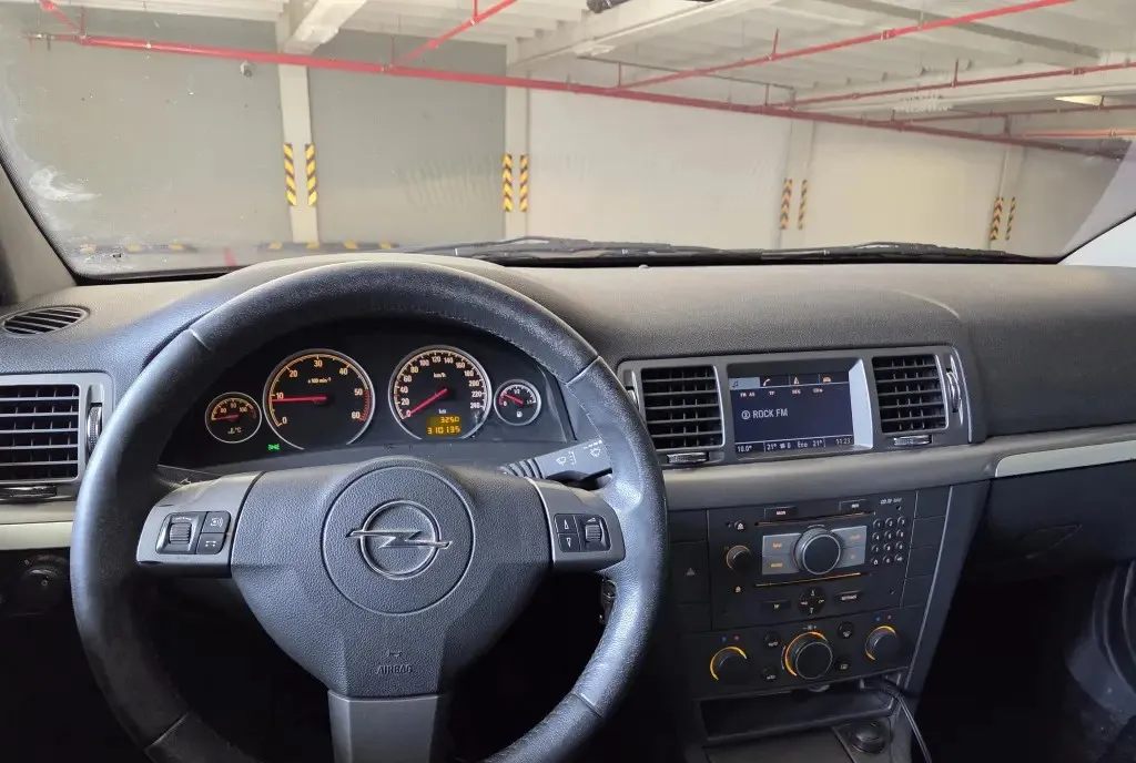 Opel Vectra C 1 9 combi 2 700 eur