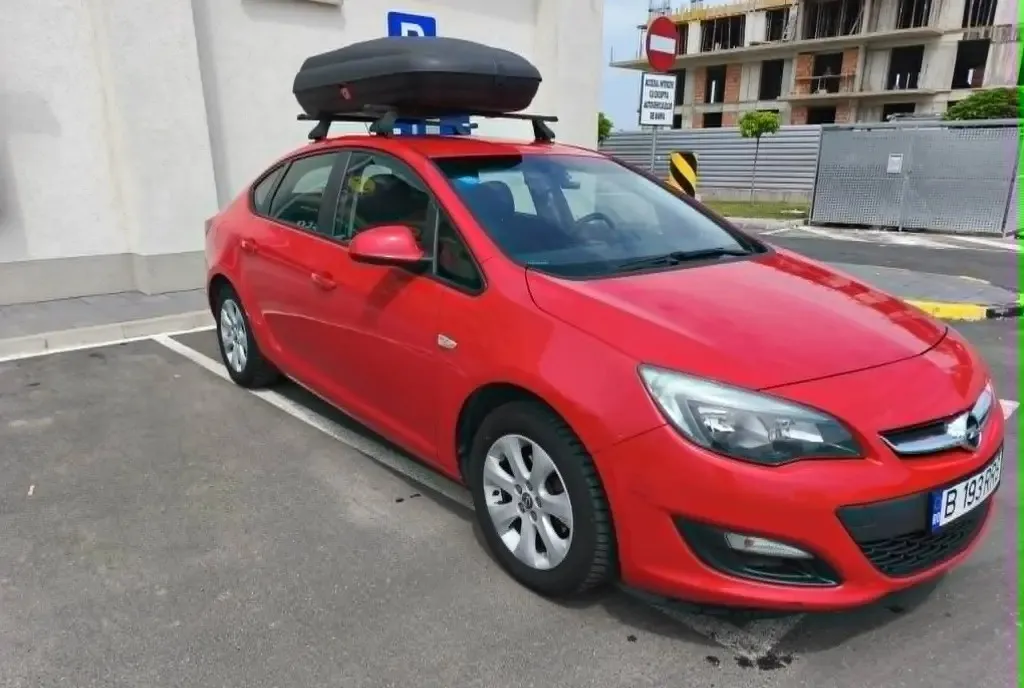 Opel Astra J Sedan 1 4 Turbo 140Cp 8 700 eur
