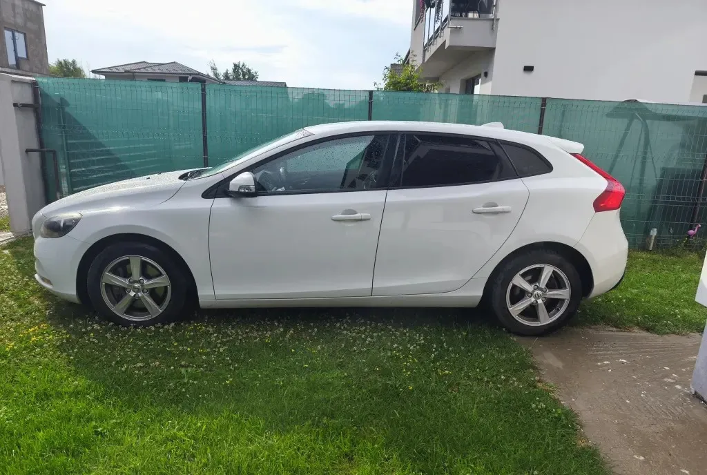 Volvo V40/2 0/Automata 9 500 eur