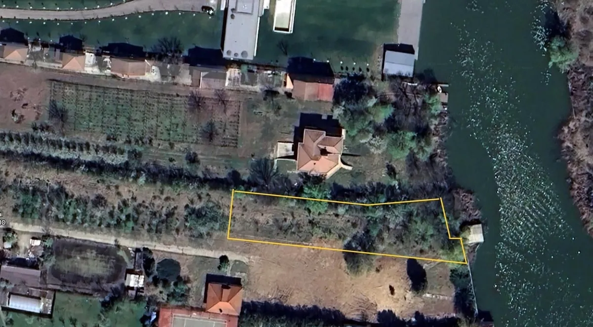Izvorani teren rar pe lac Snagov 2 000 mp ponton garaj barca autorizatie