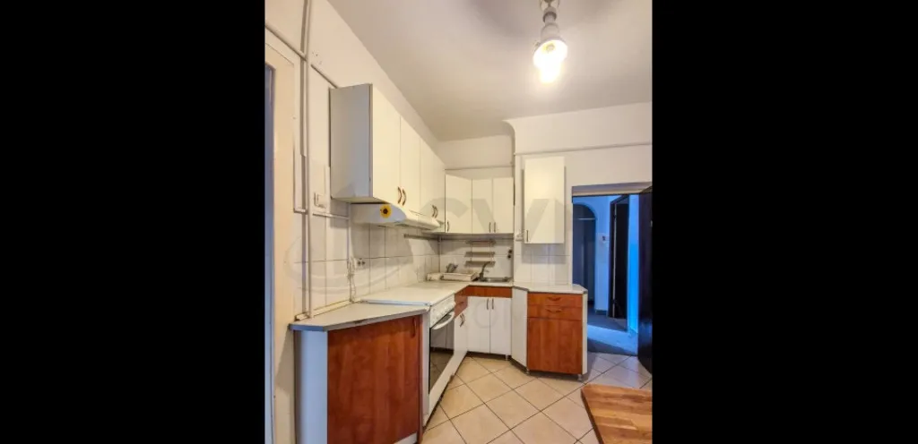 Spatiu birou l suprafete generoase l gradina 8 locuri par