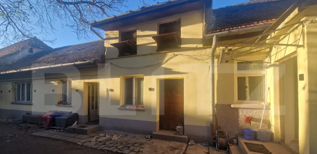 Casa de vanzare 1360 mp teren strada asfaltata circulata