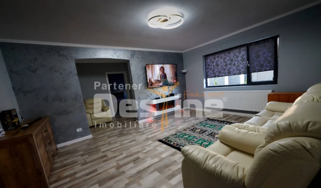Casa cu 4 camere 2 bai zona Cartier