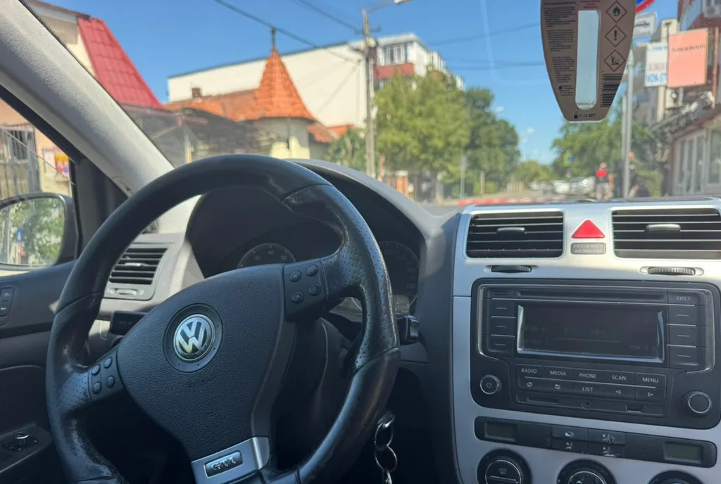 Golf 5 1 6 FSI pachet GTI interior-exterior 2 199 eur