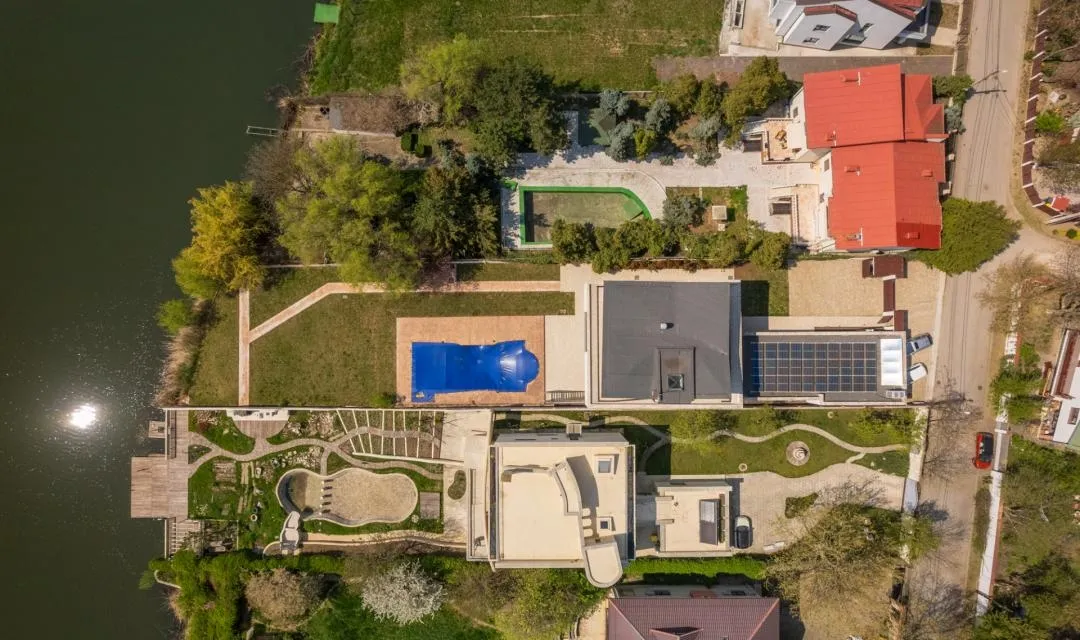 Mogosoaia O proprietate aparte pe malul lacului Mogosoaia