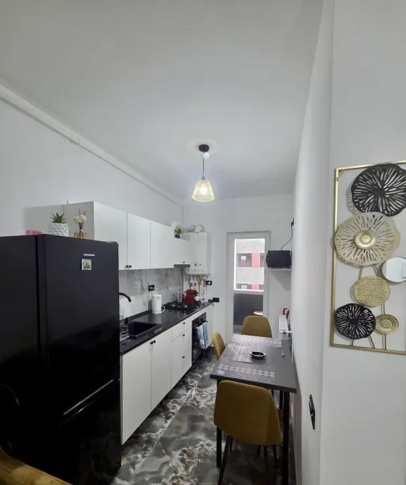 Apartament 2 camere mobilat si utilat langa Scoala Petr