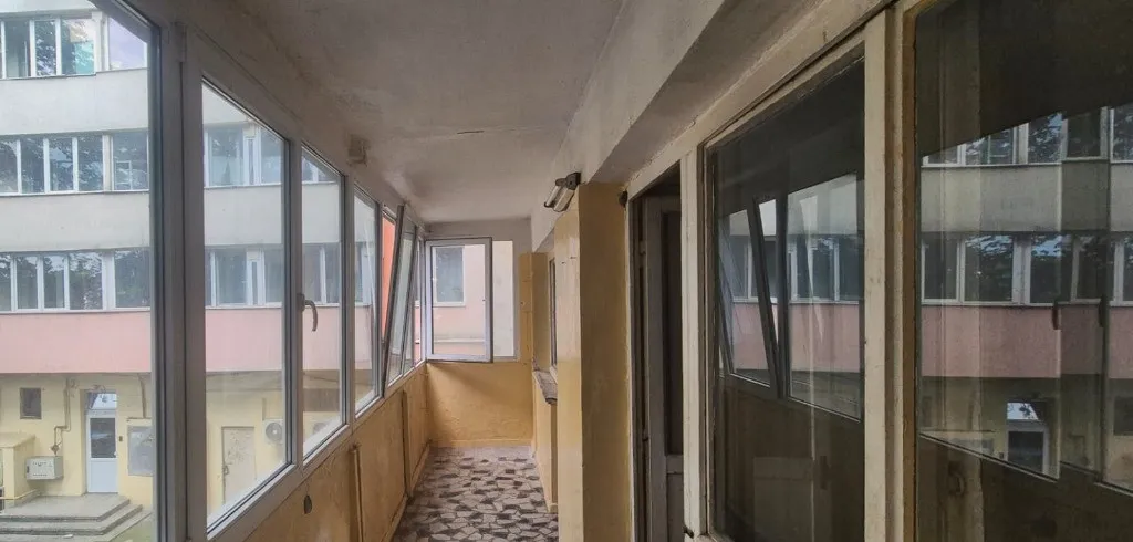 Apartament de vanzare 3 camere zona Lacul Tei sector 2