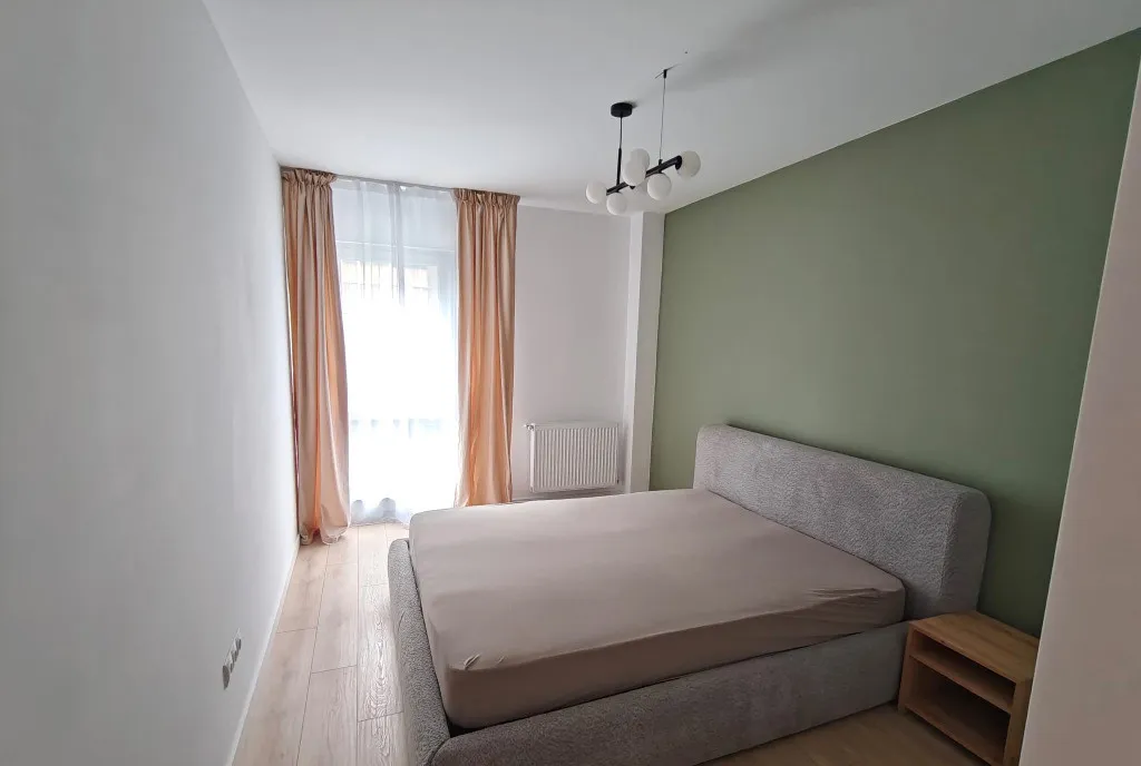 Apartament 3 camere semidecomandat zona Cetatii