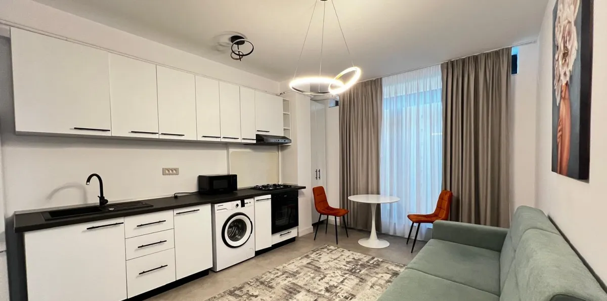 Apartament mobilat curte engleza liber