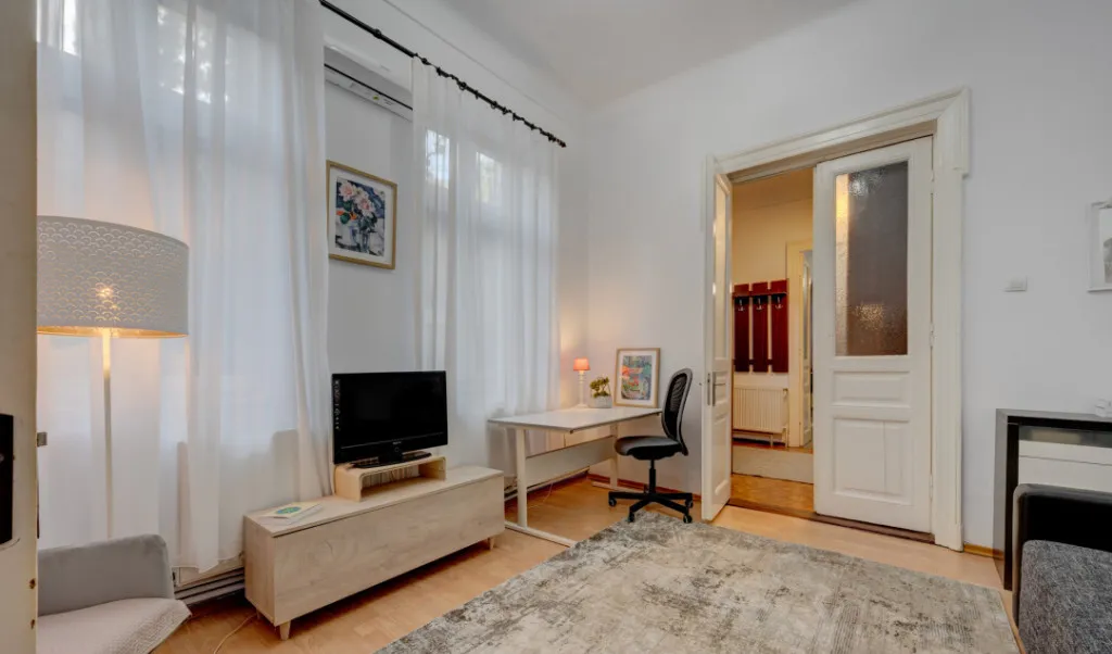 Inchiriere apartament 4 camere Strada Atena Capitale