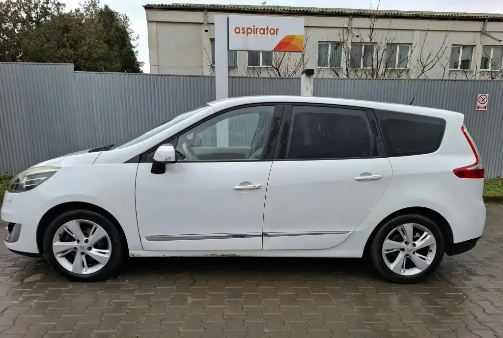 Renault Grand Scenic 1 5dci 2012 ambreiaj si distributie schimbate 5 500 eur