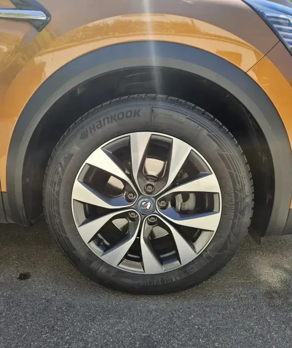Renault Captur E-TECH PLUG-IN Hybrid 17 800 eur