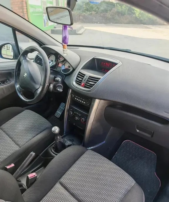 Peugeot 207 SW - An 2011 - Euro 5 - 1 6 hDi 2 799 eur