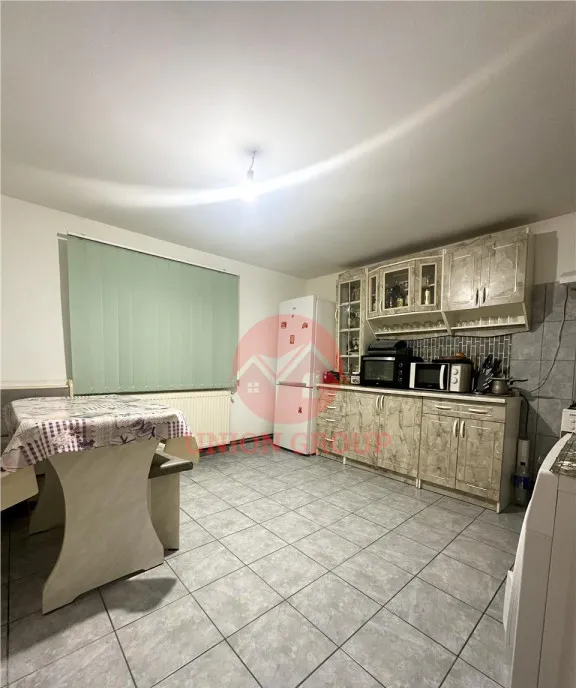 Casa cu Potential Multiplu Pretabila Pentru Doua Familii sa