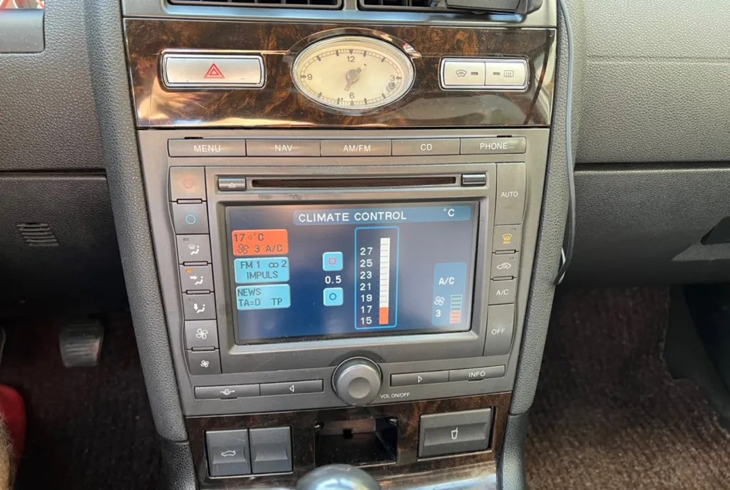Ford Mondeo MK3 Masina de familie GHIA 1 750 eur