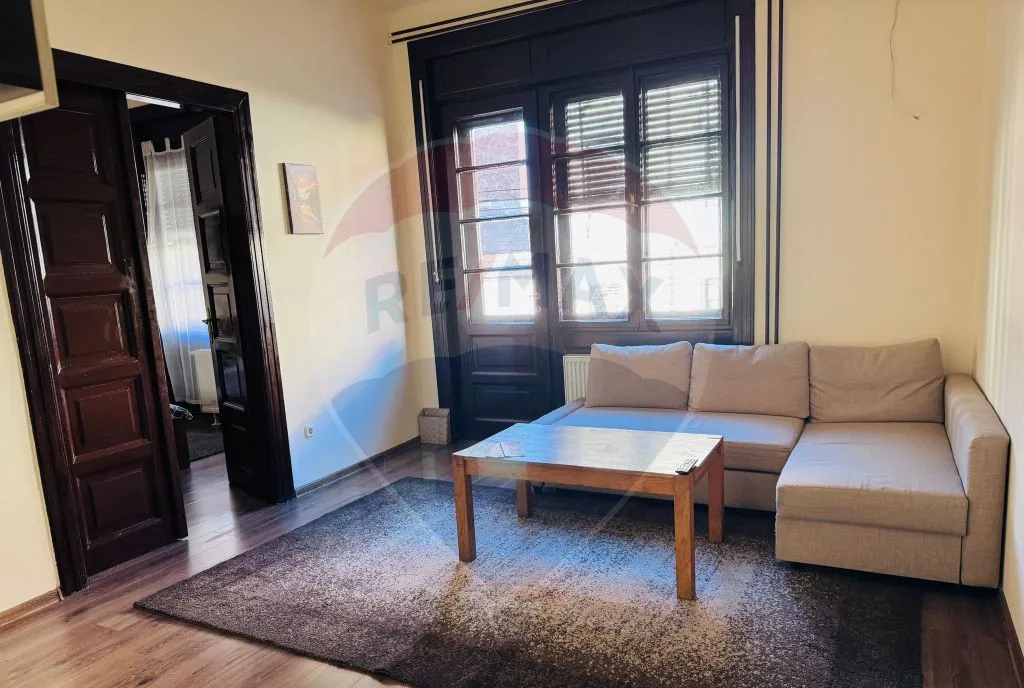 Casa cu 3 camere complet renovata teren 8 788 mp For
