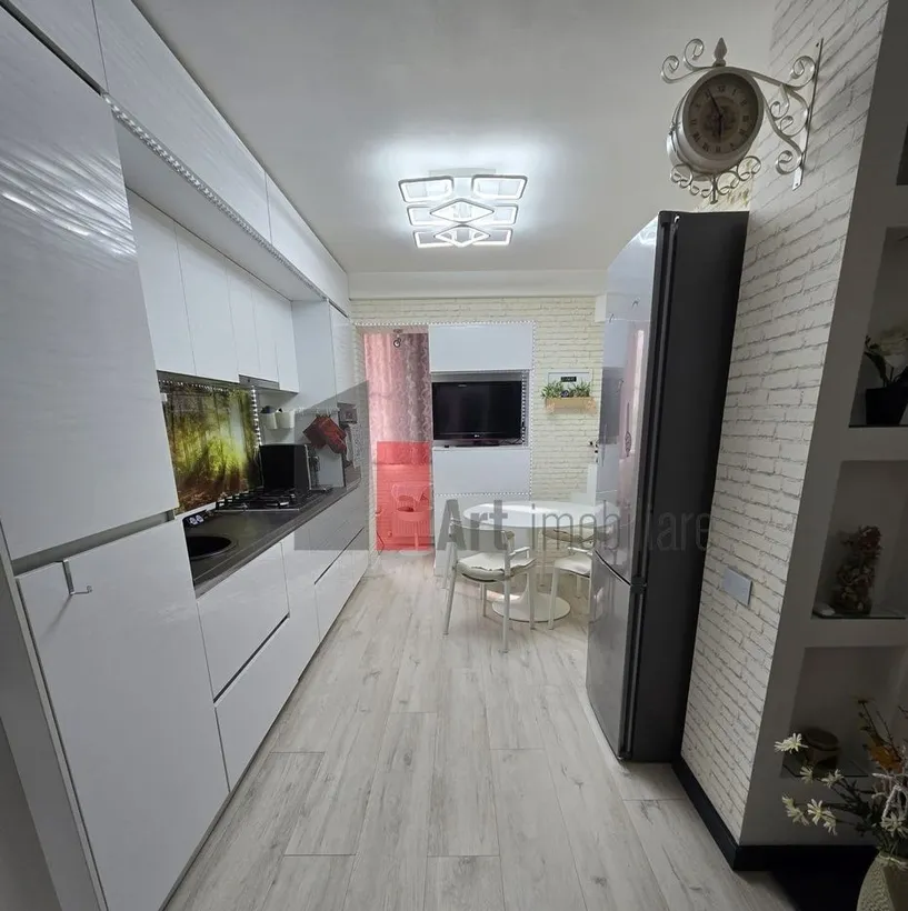 Vindem apartament cu 3 camere Crangasi
