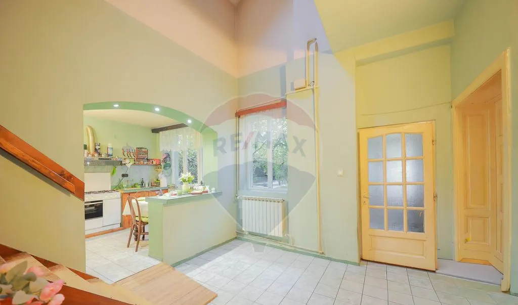 Casa in Centrul Istoric cu mansarda singur in curte