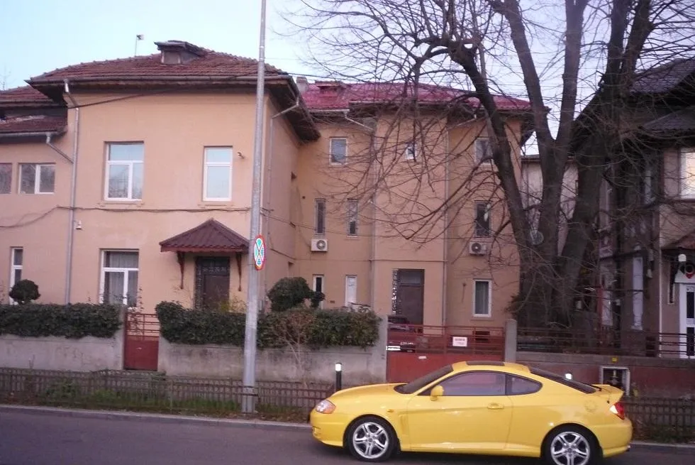 Cotroceni particular in vila et 2 curte Bd Marinescu vis a vis palat