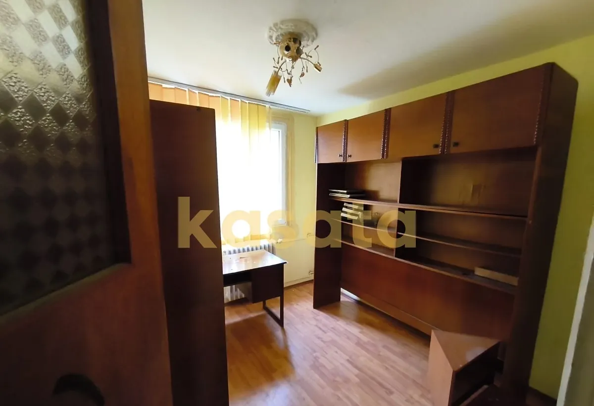 Piata Trapezului apartament 3 camere etaj 1 metrou 1 Decembrie