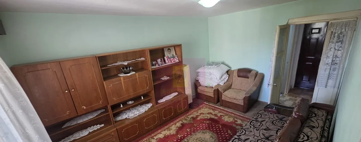 Apartament 3 camere de vanzare in Campina