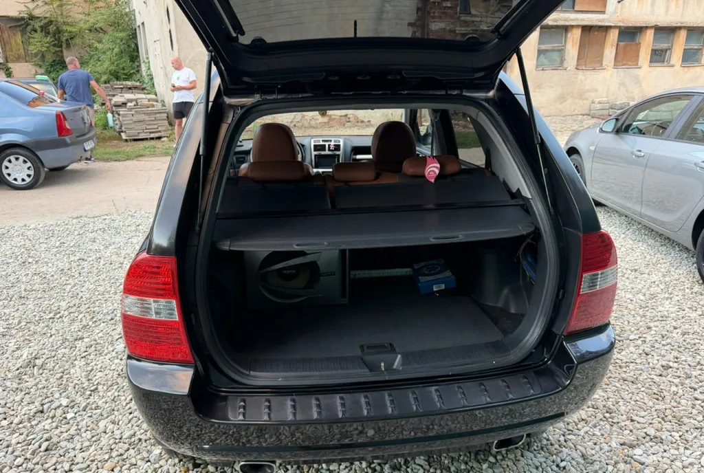 Kia Sportage 2 0 CRDi 140CP 4x4 / Trapa / Navi / Climatronic 3 100 eur