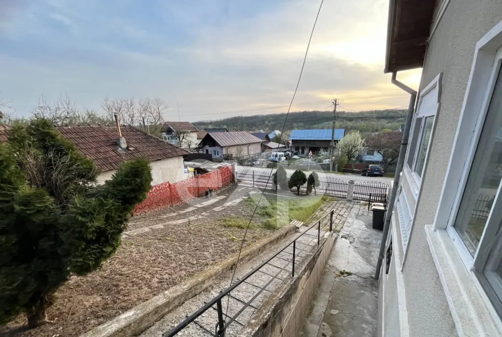 Casa P E si Spatiu Comercial - Centru Manga Comun