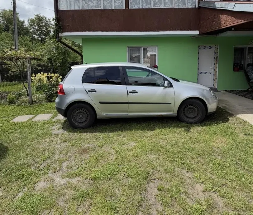 Golf 5 V 2007 2 200 eur