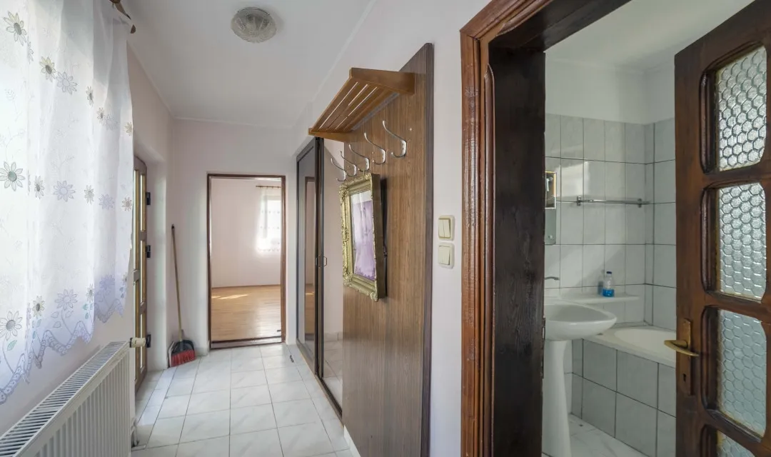 Tartasesti str Principala 3 040 mp teren P 1 casa 1998 deschidere 12 m