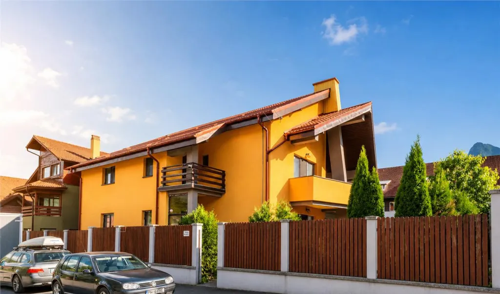 Rezidenta insorita personalizare balcon si ter